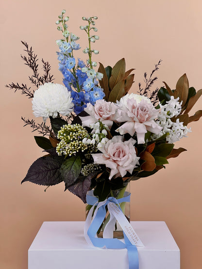 Moonlight-Flower-Delivery-Gold-Coast-Florist-Flowers Gold Coast-Gorgeous Glass Vase-https://www.flowersgoldcoast.com.au-best-florist