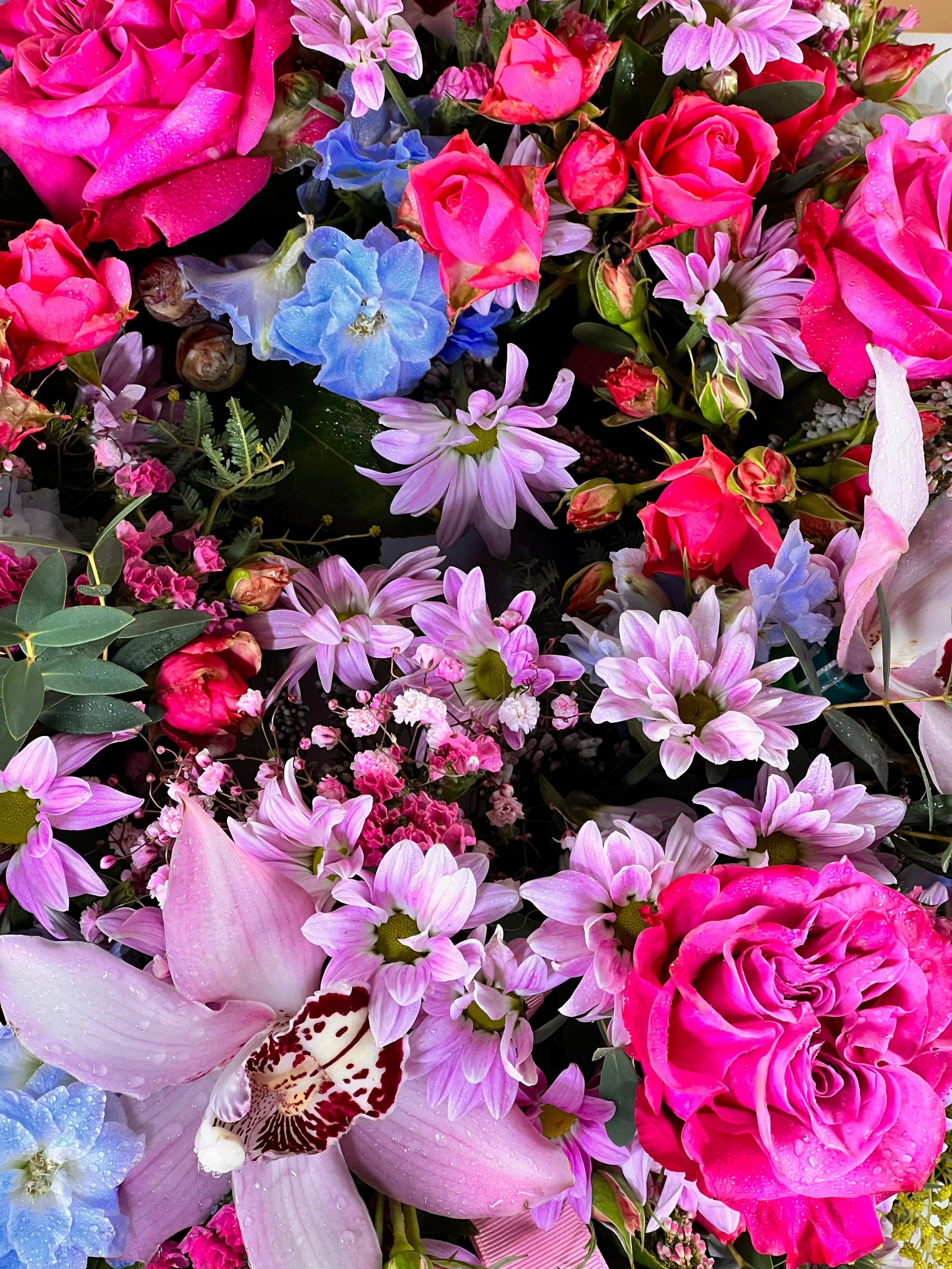 Elegant Wreath - Fresh Cut Flowers made with love by Flowers Gold Coast www.flowersgoldcoast.com.au the Gold Coast's best Florist - Same Day Flower Delivery